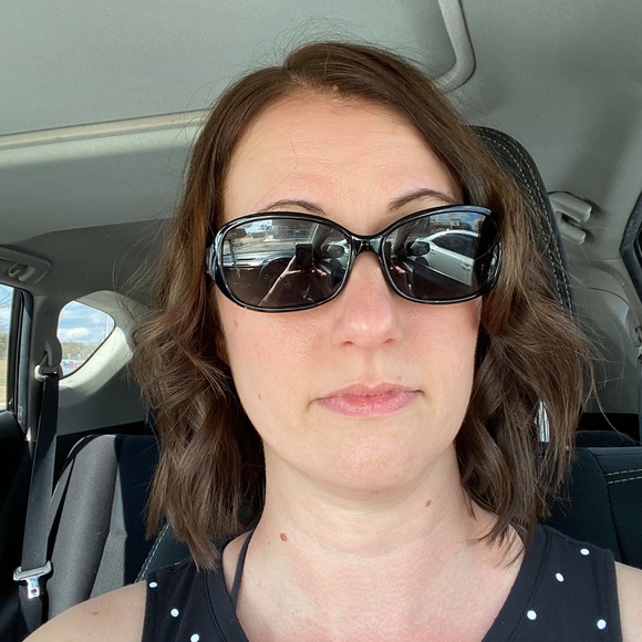 Meet your Posher, Adrienne - Picture 7 of 7